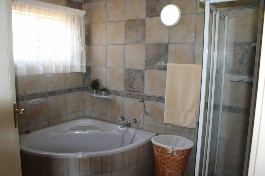 5 Bedroom Property for Sale in Metsimaholo Free State